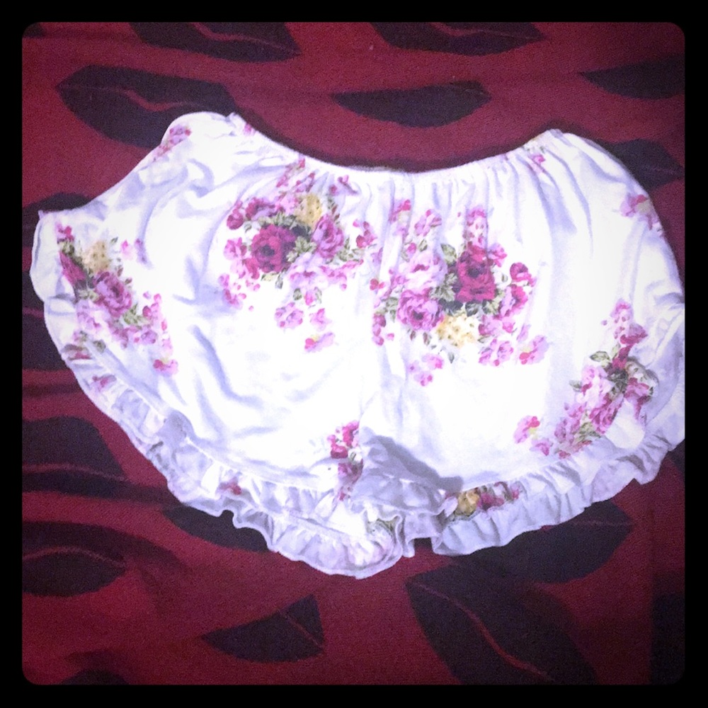 Floral print ruffle shorts